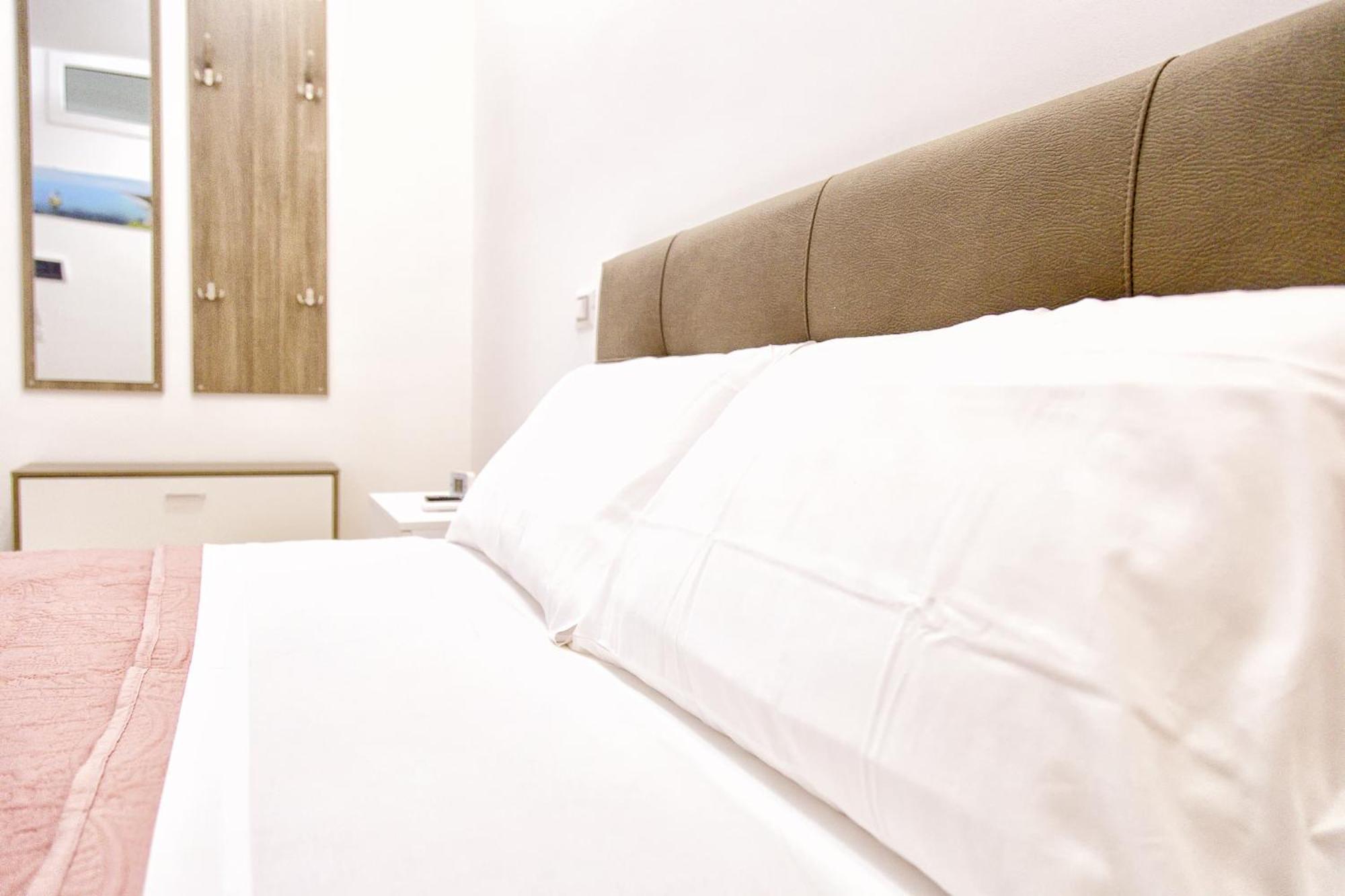 Dimora Del Vasto Bed & Breakfast Room photo